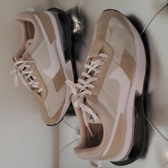 Women's Nike Size 6.5 - Picture 4 of 7